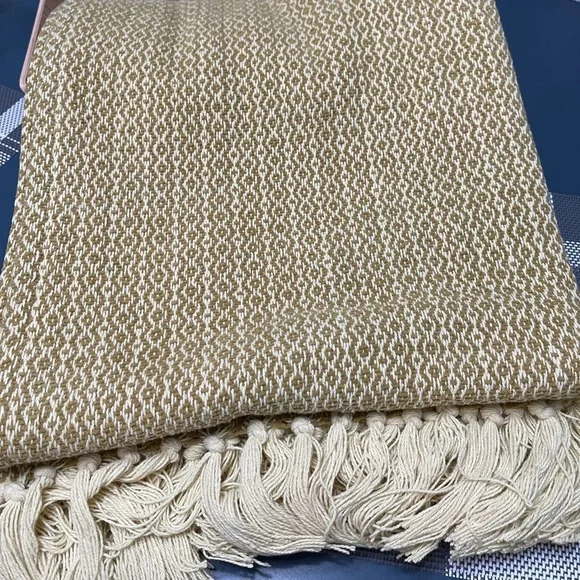 HOUSE No.9 by Home Love Woven Cotton Chenille Throw in “Willow” - Picture 6 of 7